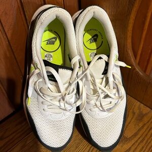 Nike Airmax sneakers barely worn, men’s size 11-1/2, like new great condition.